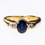 AN 18CT YELLOW GOLD SAPPHIRE AND DIAMOND RING