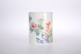 A SMALL CHINESE FAMILLE ROSE PORCELAIN VASE OR BRUSH POT