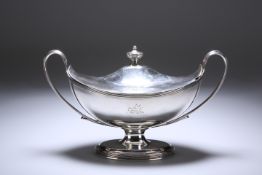 A GEORGE III SILVER SAUCE TUREEN, HENRY CHAWNER, LONDON 1792