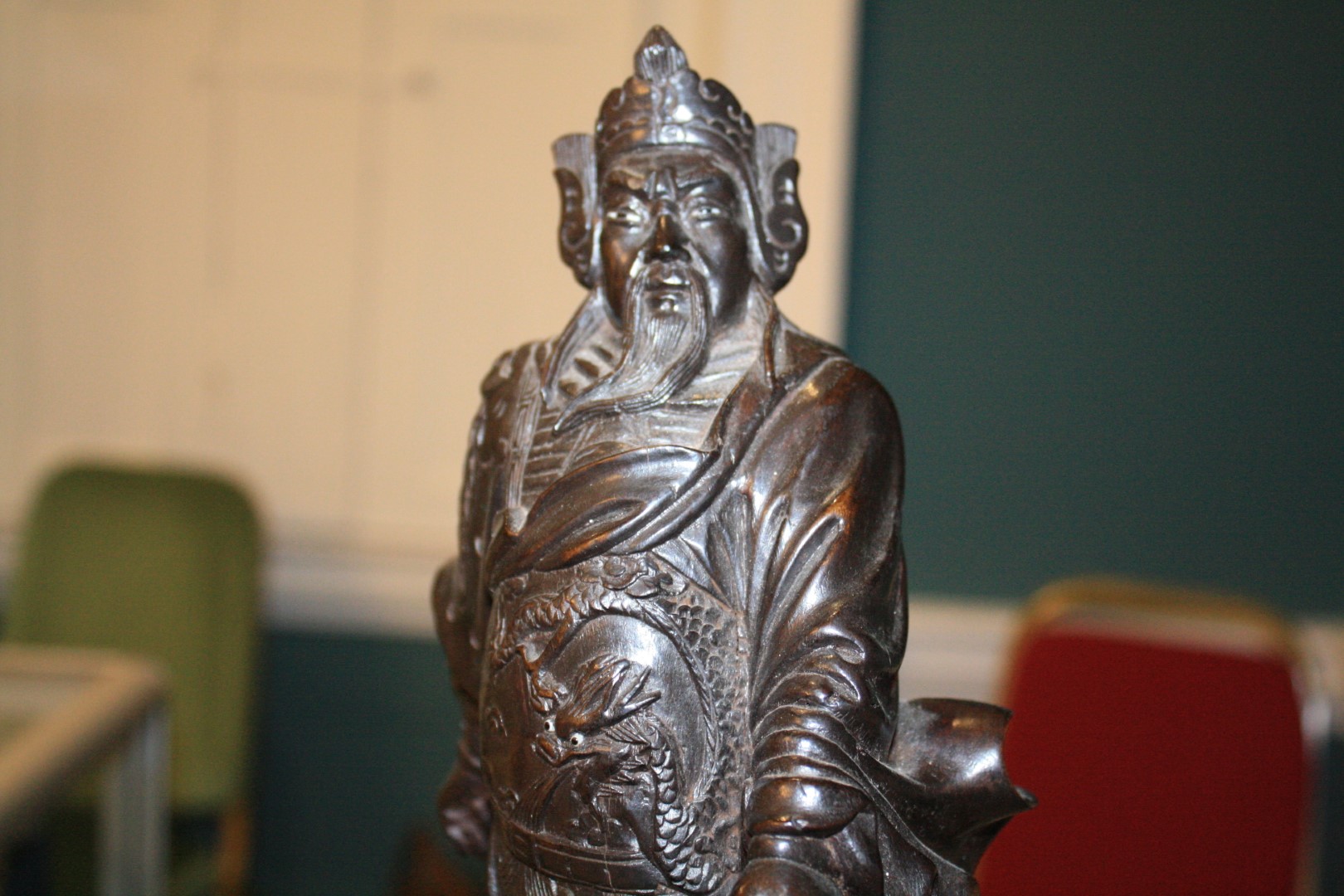 A CHINESE CARVED ROSEWOOD FIGURE, 19TH CENTURY - Image 2 of 6