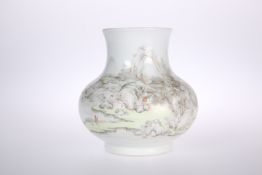 A CHINESE PORCELAIN VASE, POSSIBLY REPUBLICAN PERIOD