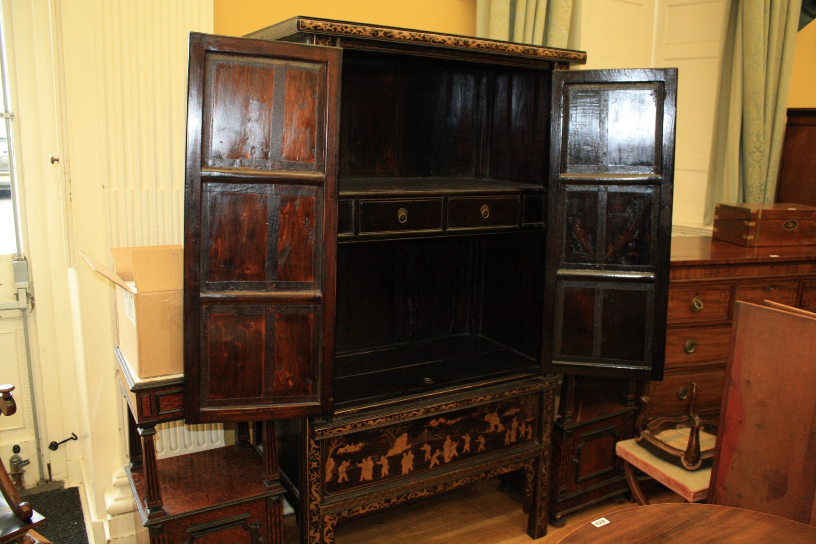 A CHINESE GILDED HARDWOOD WARDROBE - Image 3 of 8