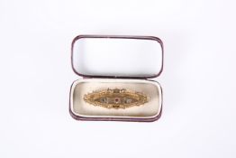 A LATE VICTORIAN 9ct GOLD BROOCH