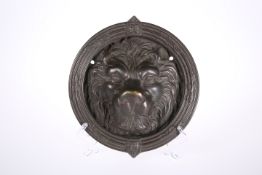 A PATINATED BRONZE LION MASK DOOR KNOCKER, EARLY 19th CENTURY