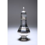 A LARGE GEORGE V SILVER SUGAR CASTER, GEORGE HARDISTY