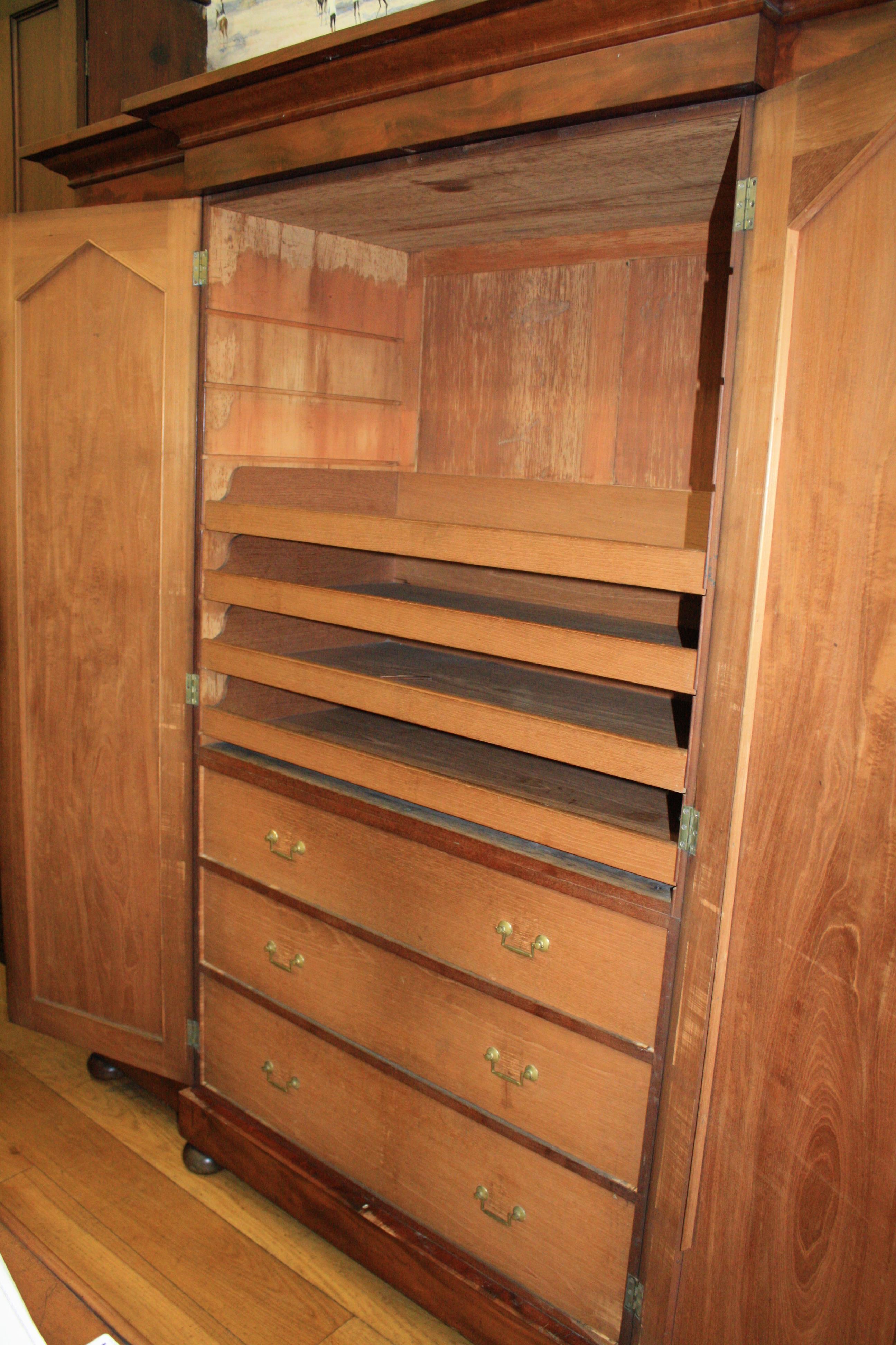 A VICTORIAN MAHOGANY FOUR-DOOR BREAKFRONT WARDROBE - Image 3 of 7