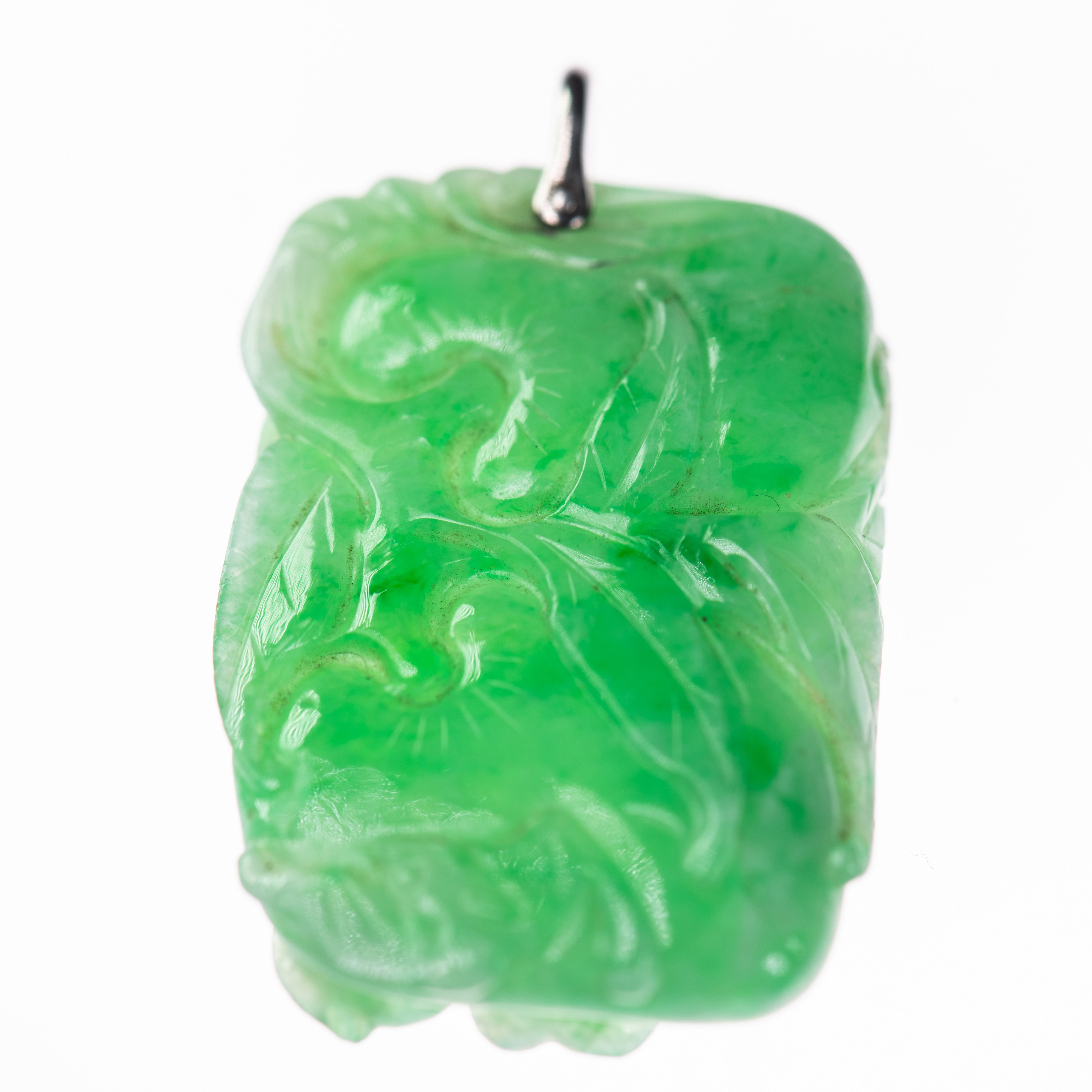 A JADEITE PENDANT - Image 2 of 2