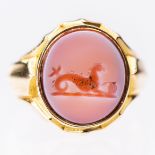 AN 18CT YELLOW GOLD AND AGATE SIGNET RING