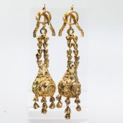 A PAIR OF EARLY 19TH CENTURY GILT METAL EARRINGS
