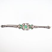 AN EMERALD AND DIAMOND BAR BROOCH