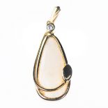 N 18CT YELLOW GOLD OPAL AND DIAMOND PENDANT