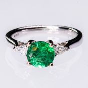 AN 18CT WHITE GOLD EMERALD AND DIAMOND RING