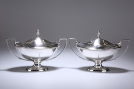 A GOOD PAIR OF GEORGE III SILVER SAUCE TUREENS, WILLIAM BENNETT, LONDON 1806