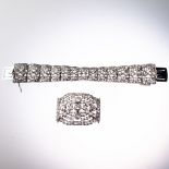 AN ART DECO DIAMOND SET BRACELET