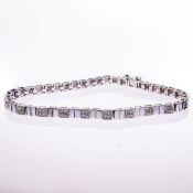 AN 18CT WHITE GOLD AND DIAMOND BRACELET