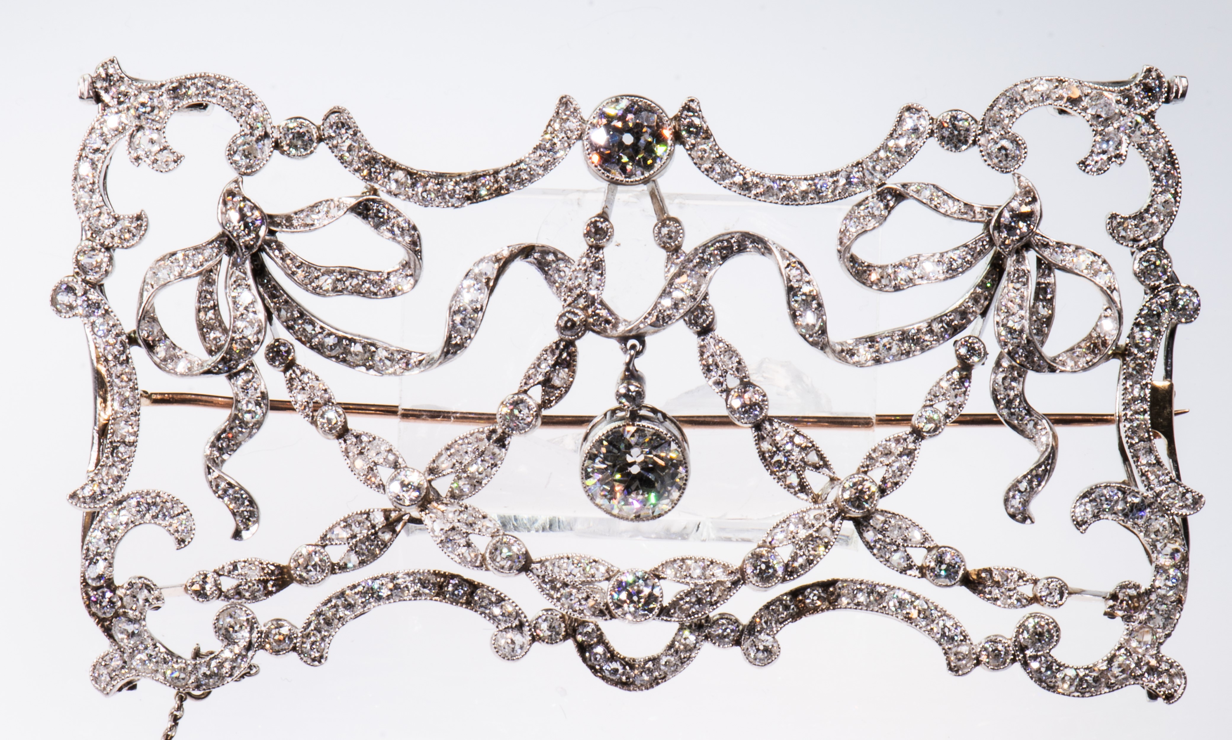 A LATE 19TH CENTURY DIAMOND SET BROOCH