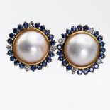 A PAIR OF 18CT YELLOW GOLD, MABE PEARL AND SAPPHIRE EARRINGS