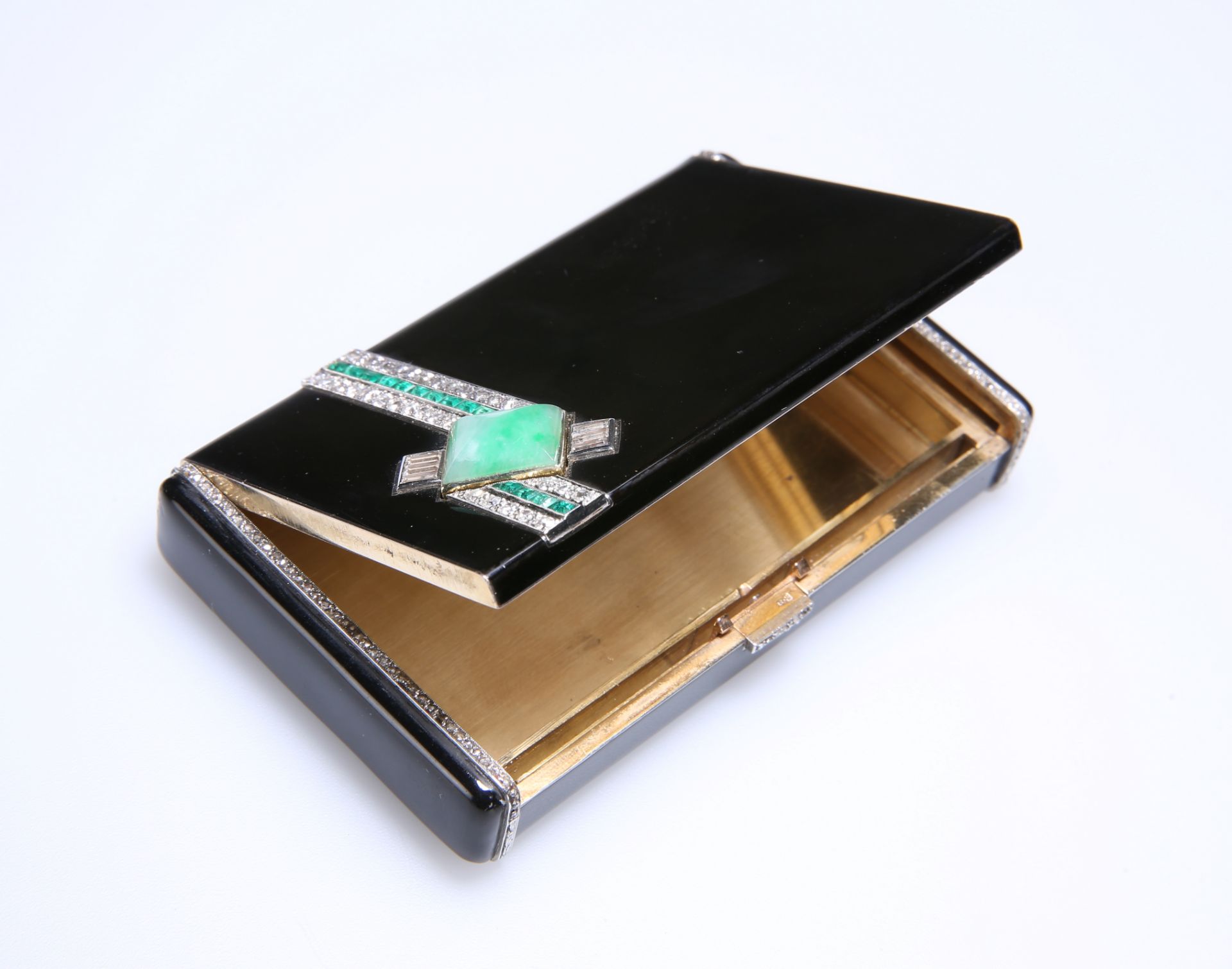 A STRIKING DIAMOND, EMERALD AND JADE SET 18ct GOLD AND ENAMEL LADY'S COMPACT IN THE ART DECO TASTE