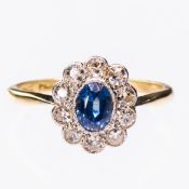 A SAPPHIRE AND DIAMOND CLUSTER RING