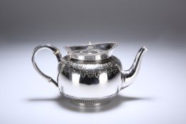 A VICTORIAN SILVER TEAPOT, MAKER BH, LONDON 1877