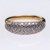 AN 18CT YELLOW GOLD AND DIAMOND RING