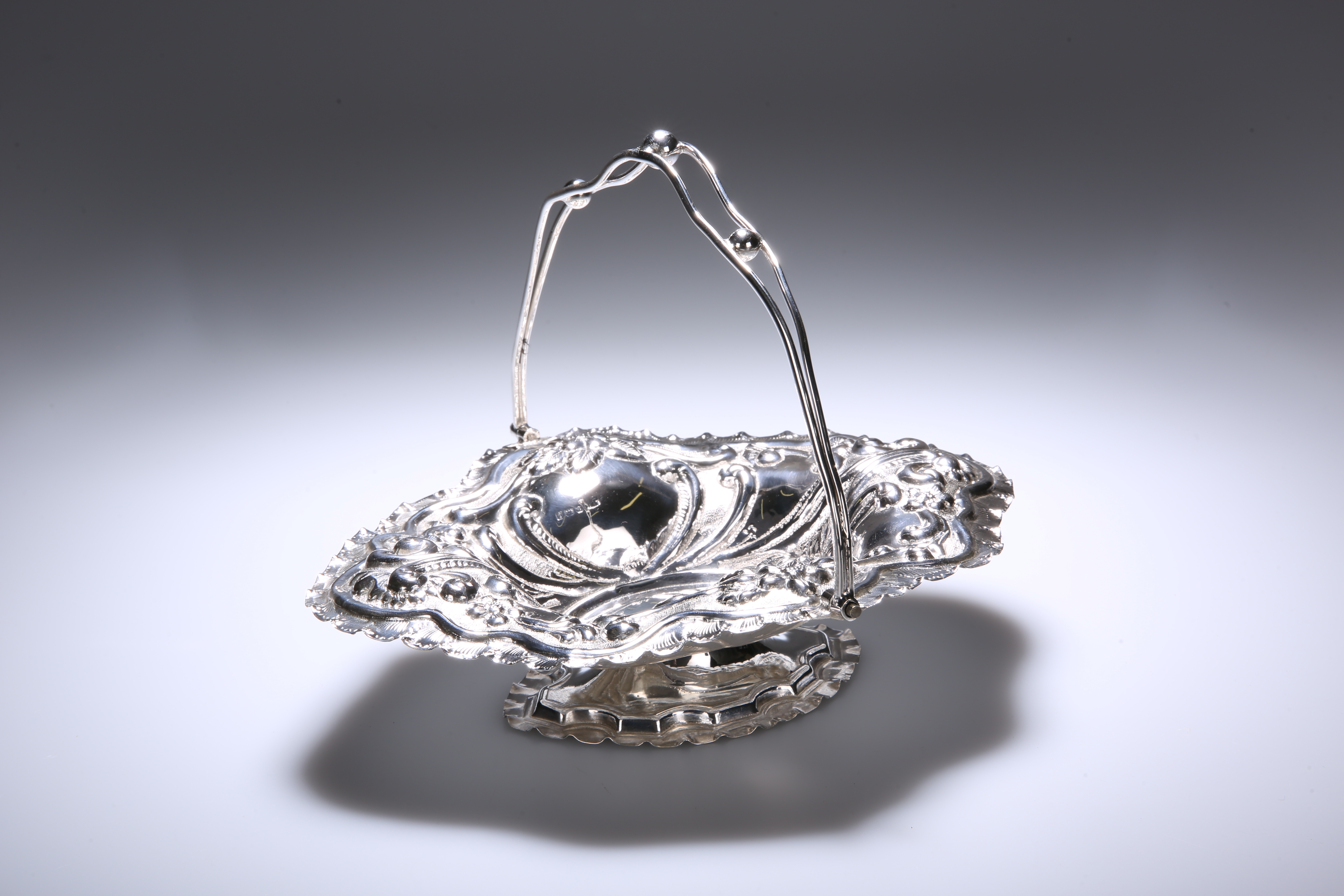 AN EDWARDIAN SILVER BONBON BASKET, BIRMINGHAM 1908