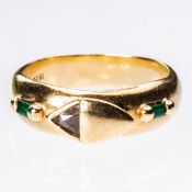 AN 18CT YELLOW GOLD EMERALD AND DIAMOND RING