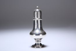 A LATE VICTORIAN SILVER PEPPERETTE