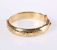 A LATE VICTORIAN GOLD-PLATED BANGLE