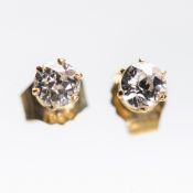 A PAIR OF DIAMOND STUD EARRINGS