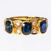 AN 18CT YELLOW GOLD SAPPHIRE AND DIAMOND RING