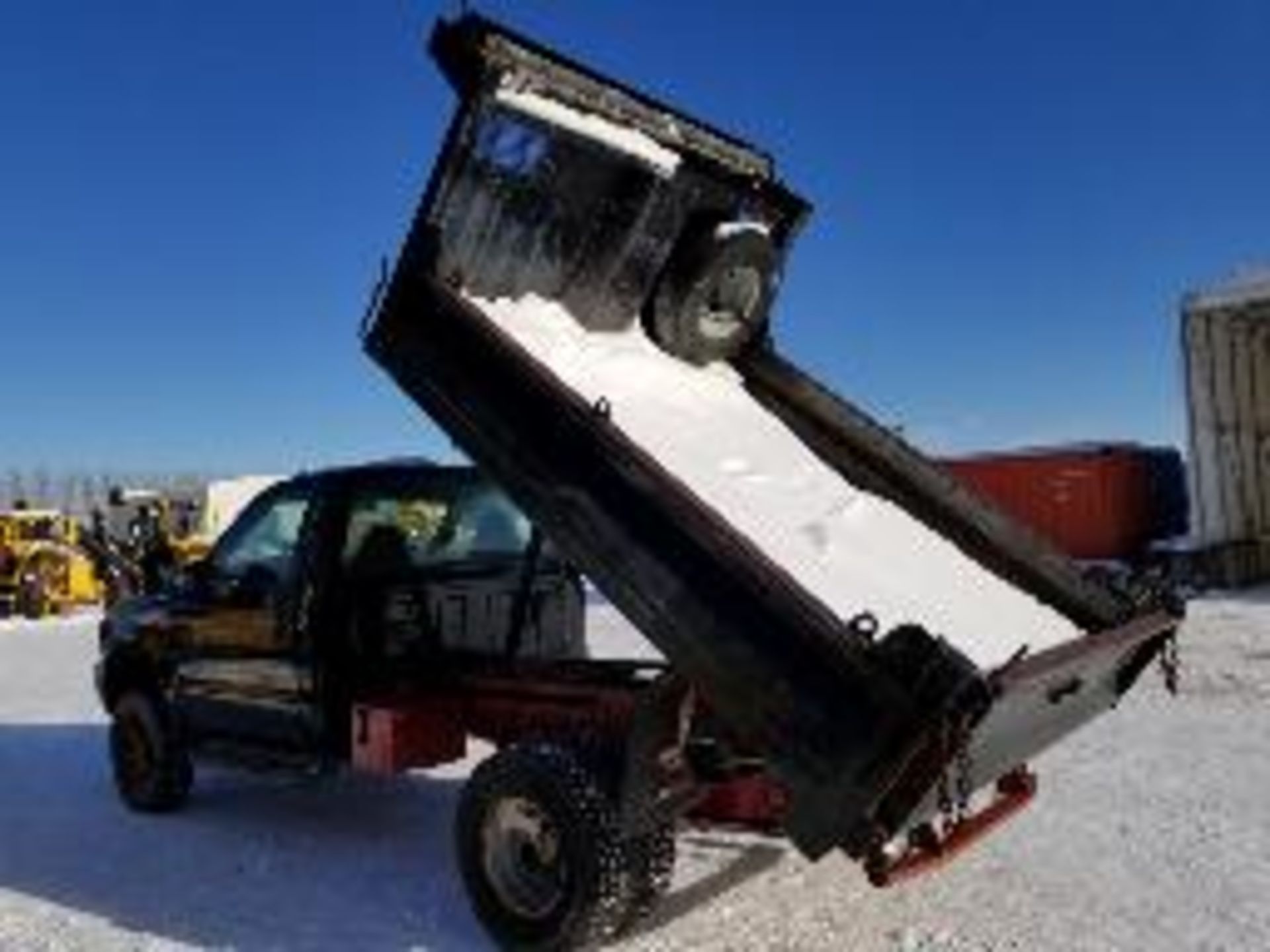 2001 Camion DRW, 313 458 km, automatique, 7.3 litres, diesel, 2 essieux, 8 cyl., PNVB 12 500 lbs, - Image 2 of 5