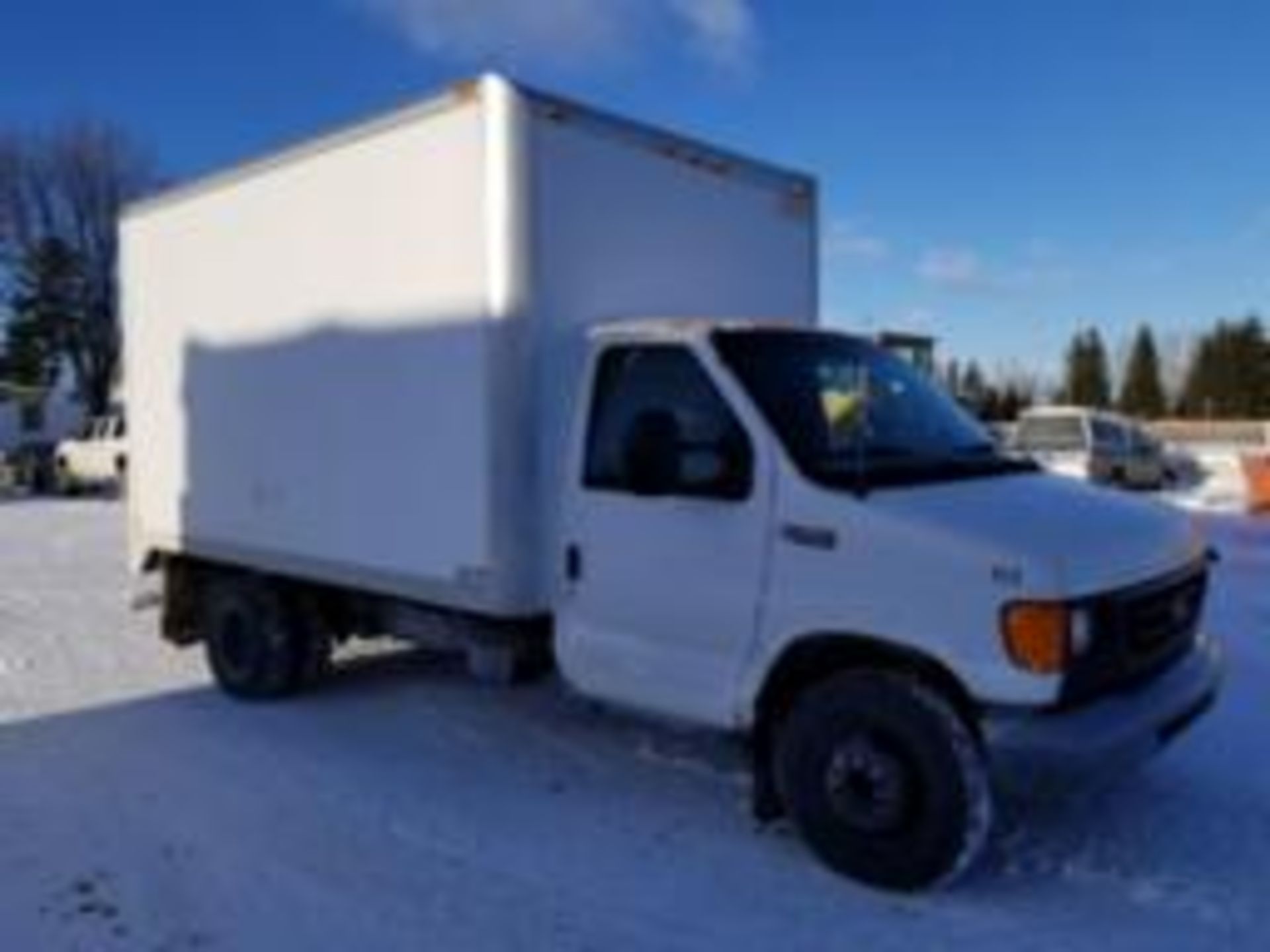 2003 Camion Ford CTV E350, 440 224 km, automatique, 7.3 litres, diesel, 2 essieux, 8 cyl., PNVB 11 - Image 2 of 10