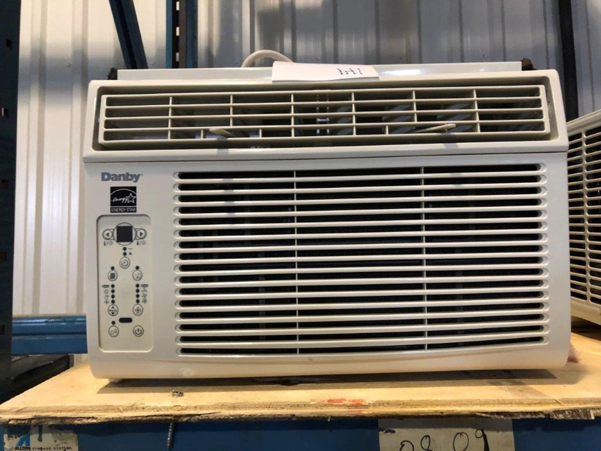 (1) Danby DAC8010E,8000 BTU,air conditioner