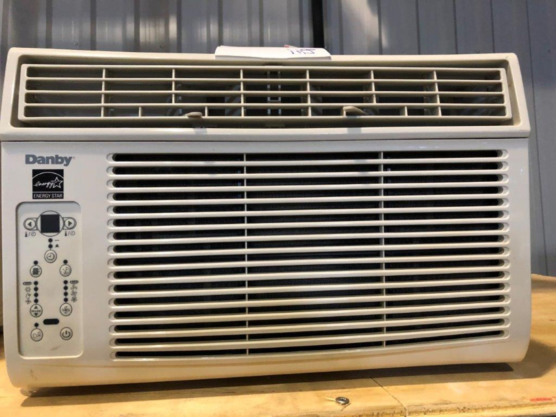 (1) Danby DAC8010E,8000 BTU,air conditioner