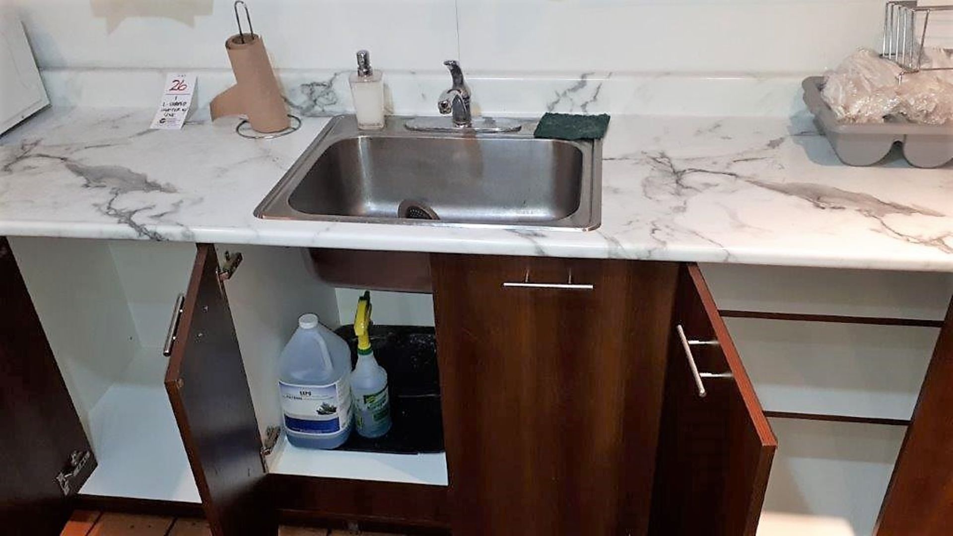 L-Shaped counter w/sink - Image 2 of 3
