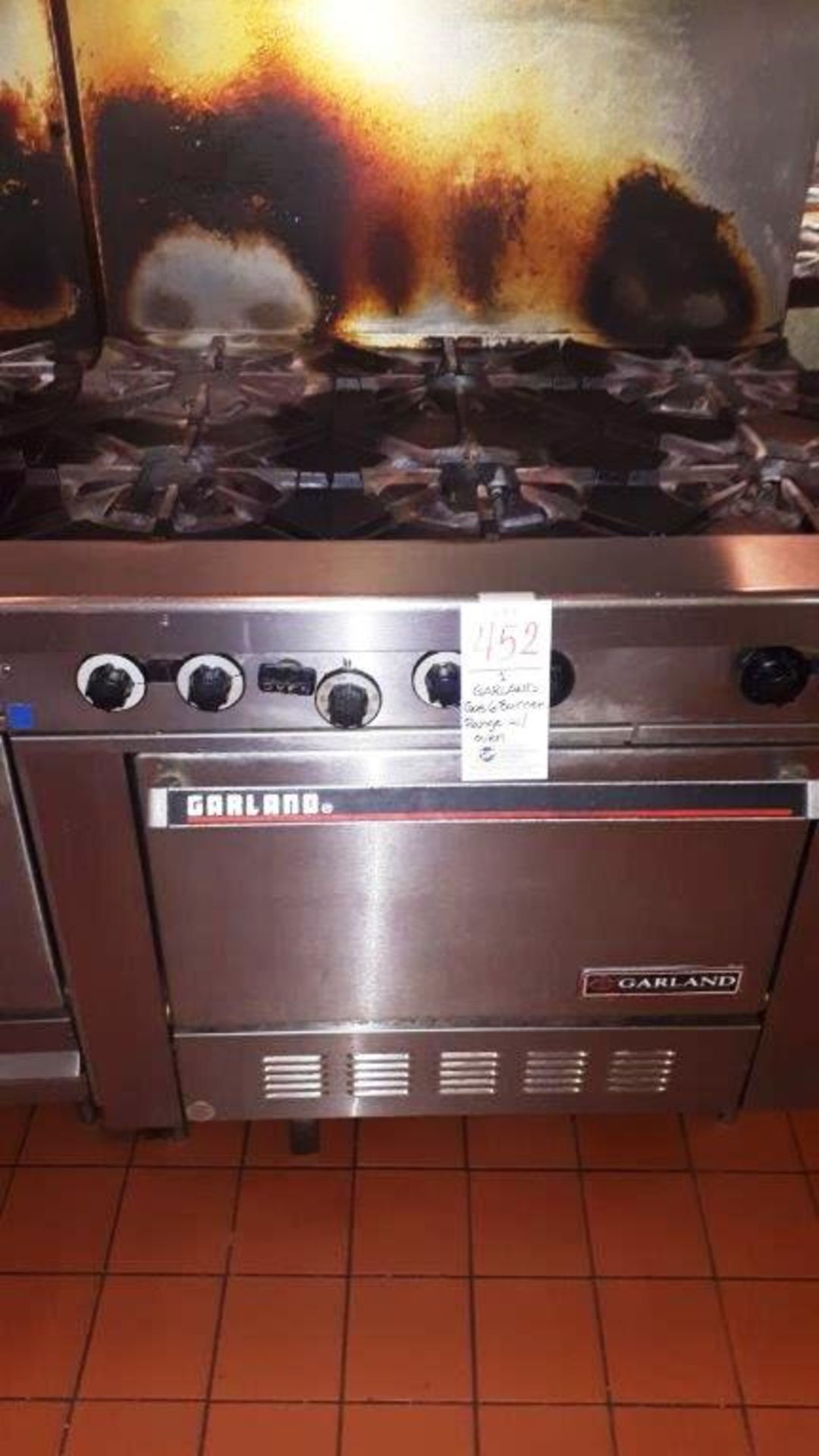 GARLAND Gas 6 burner range w/oven - Image 2 of 3