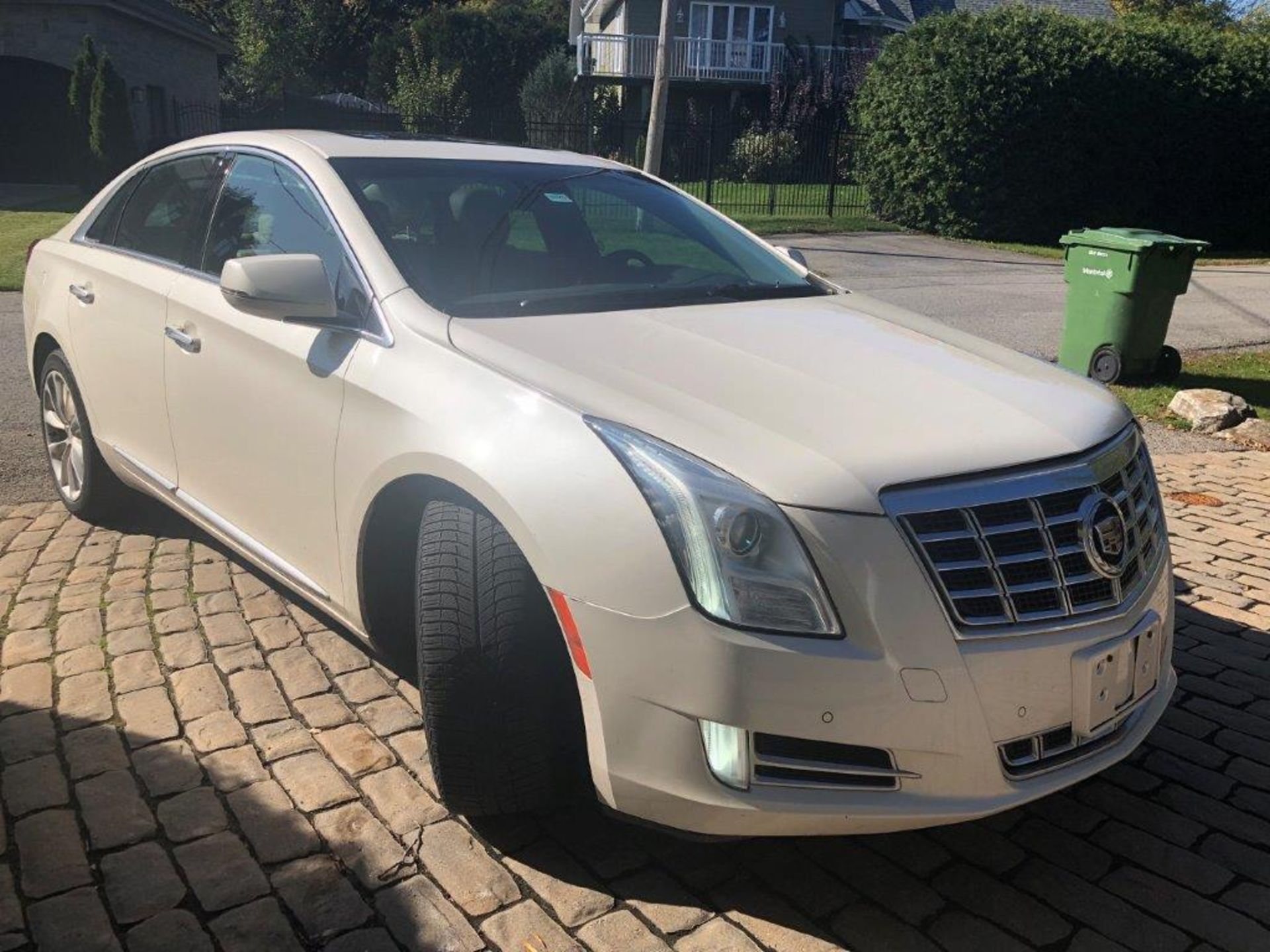 (2014) Cadillac XTS4 Fully Equipped. 113,000km Vin:2G61N5S30E9242412 - Image 3 of 12