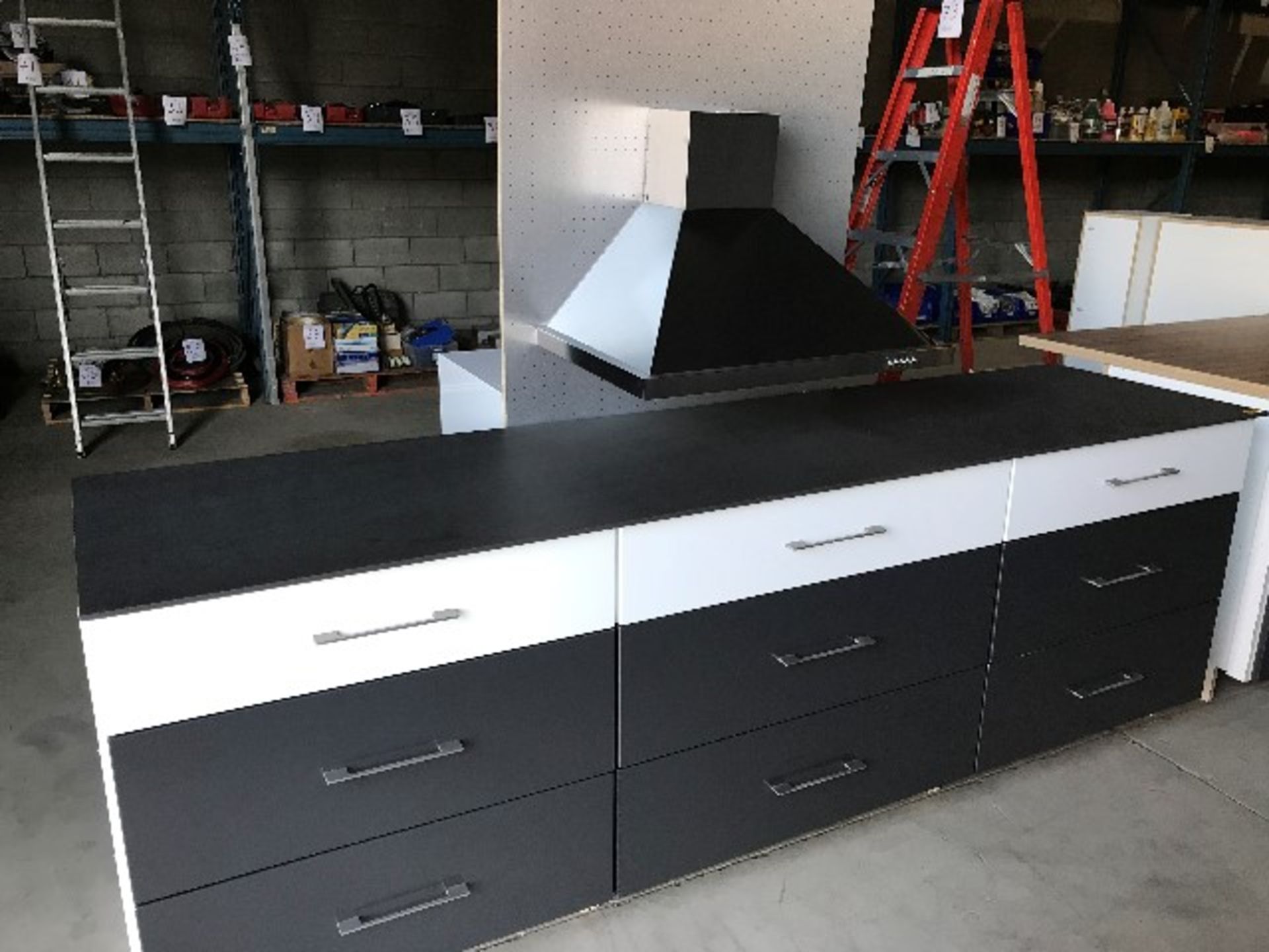 Kitchen ensemble / counter, cabinet, stainless steel range hood, island,etc.. (modules x 11pcs) - Image 2 of 6