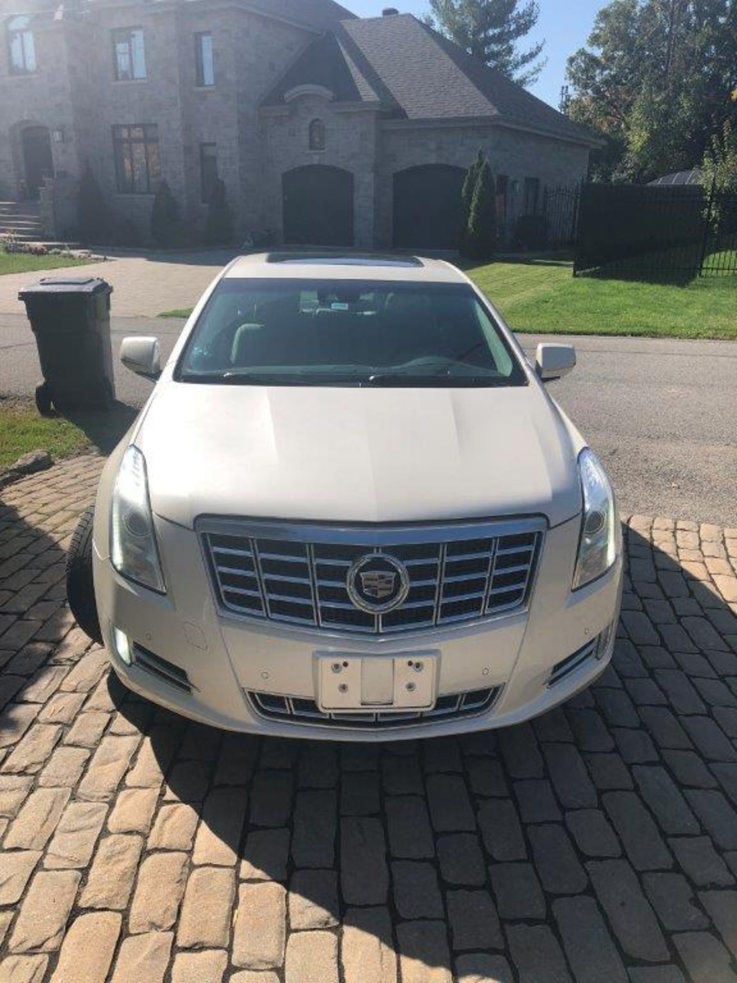 (2014) Cadillac XTS4 Fully Equipped. 113,000km Vin:2G61N5S30E9242412 - Image 2 of 12