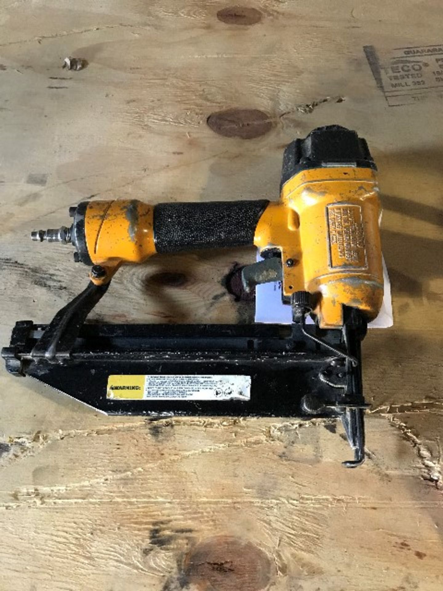 Bostitch SB-1664FN nail gun