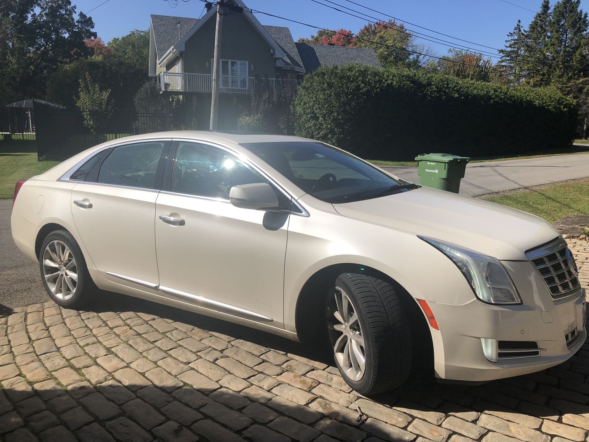 (2014) Cadillac XTS4 Fully Equipped. 113,000km Vin:2G61N5S30E9242412 - Image 4 of 12