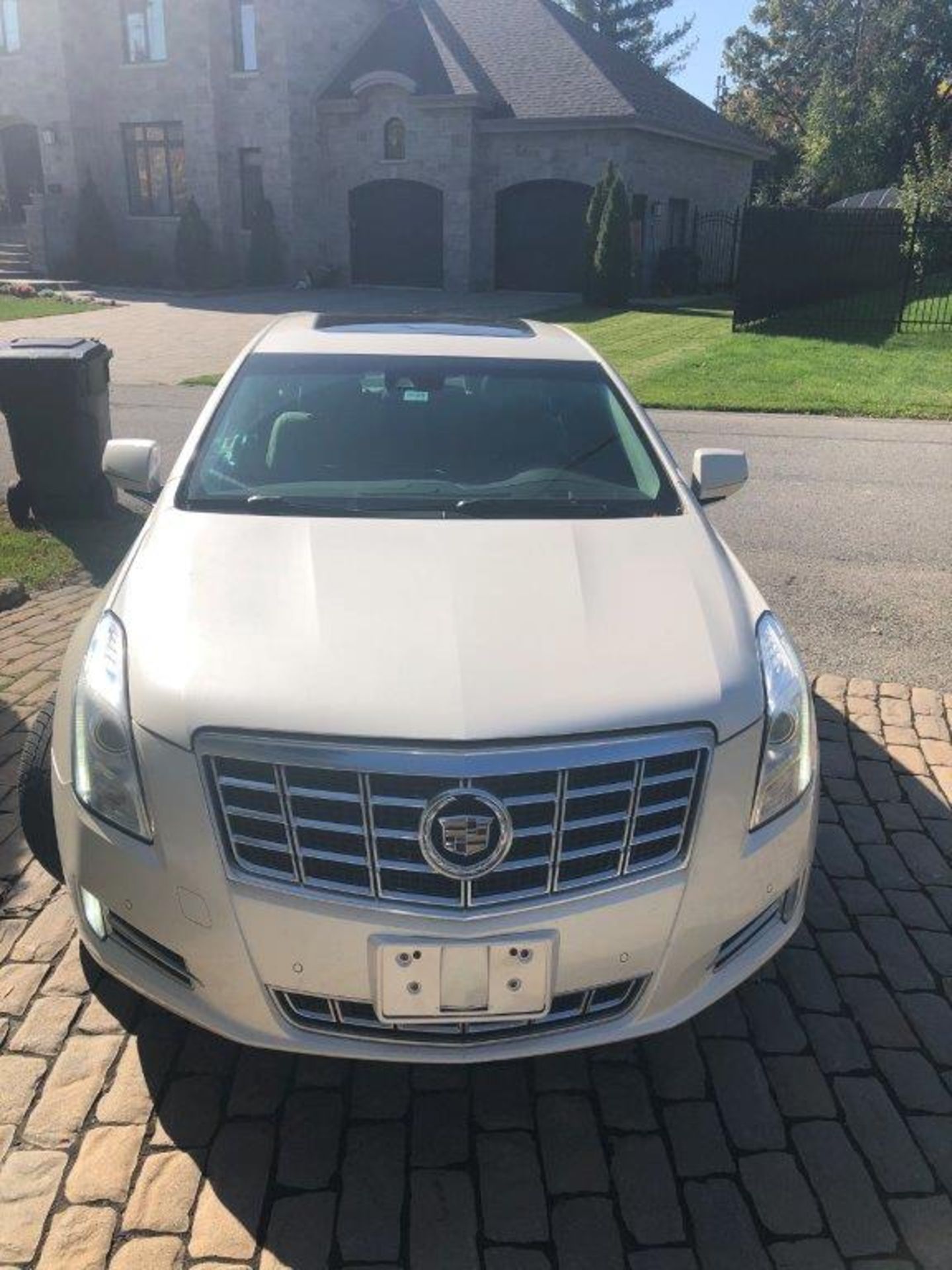 (2014) Cadillac XTS4 Fully Equipped. 113,000km Vin:2G61N5S30E9242412 - Image 6 of 12