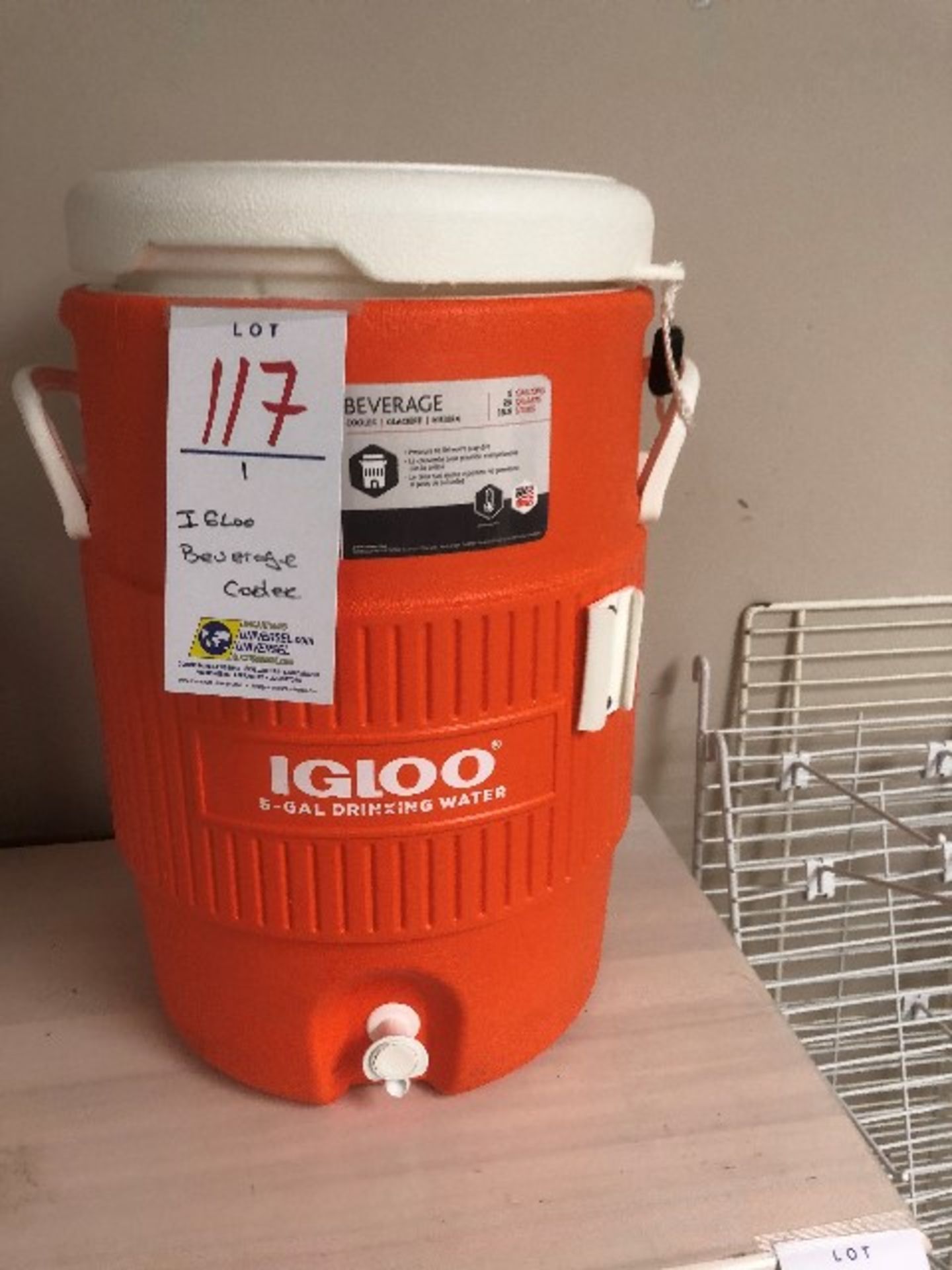 Igloo beverage cooler