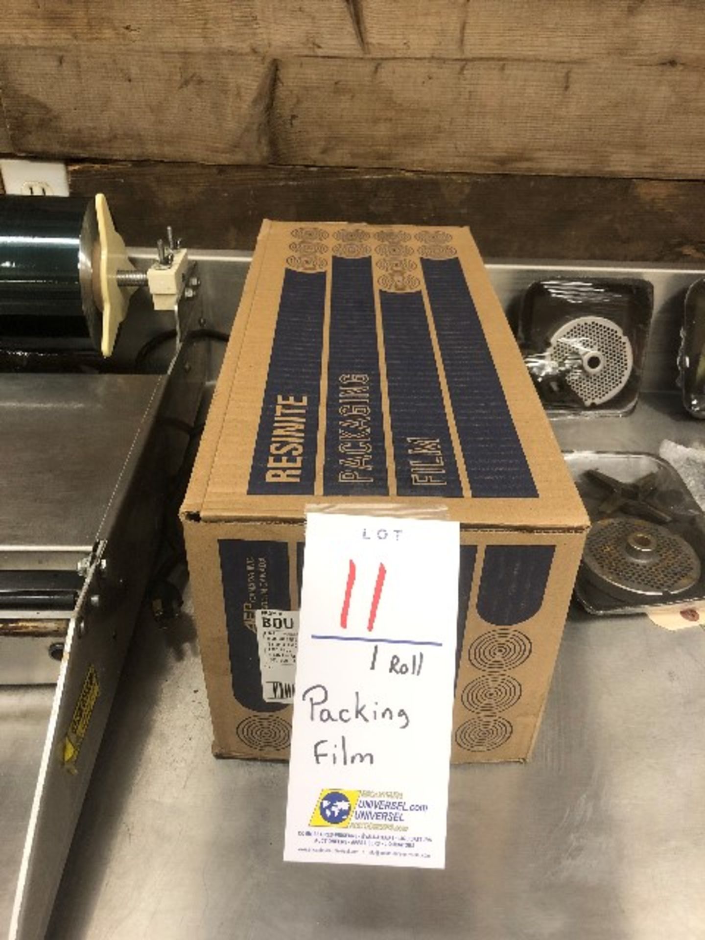 Packing film roll