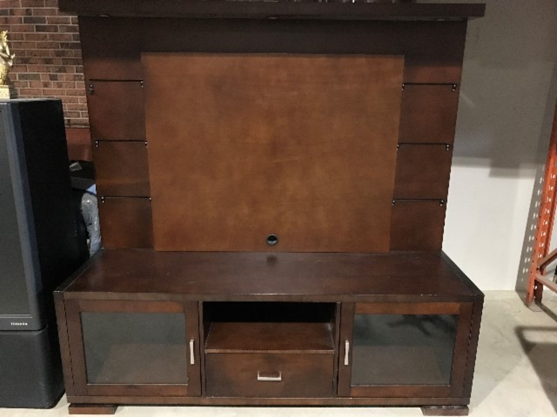 Home entertainment unit