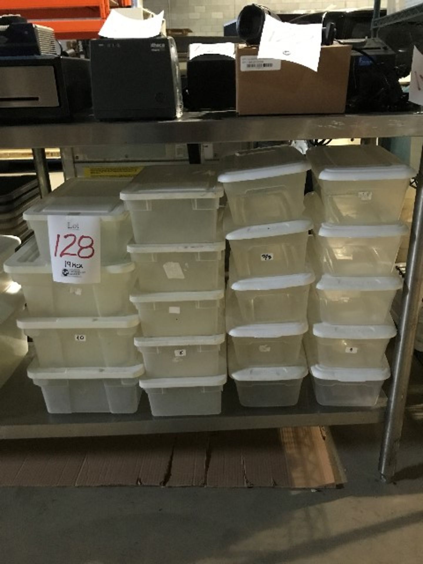 LOT: Assorted plastic containers,19pcs