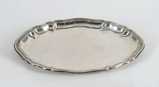 Ovales TablettDeutsch, 1. Hälfte 20. Jh.. 835er Silber, Herstellermarke: Lutz & Weiss, Pforzheim.