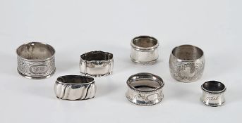KonvolutSieben Serviettenringe. 925er, 835er und 800er Silber. H 2,3 cm - 3,6 cm. Gebrauchsspuren,
