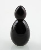 ParfümflakonFein polierter Obsidian. Eiförmig, Schraubstöpsel mit Messingmontierung. H 11 cm. Min.